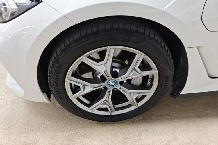 Used BMW i3 2024 eDrive 35 L Exterior 4