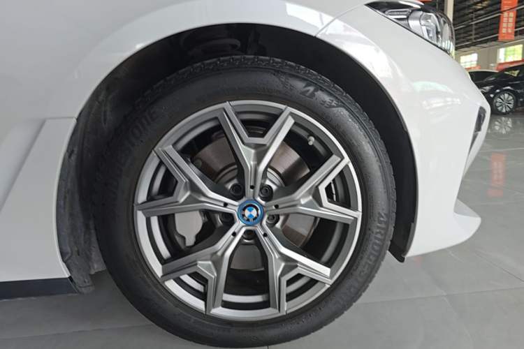 Used BMW i3 2024 eDrive 35 L Exterior 4