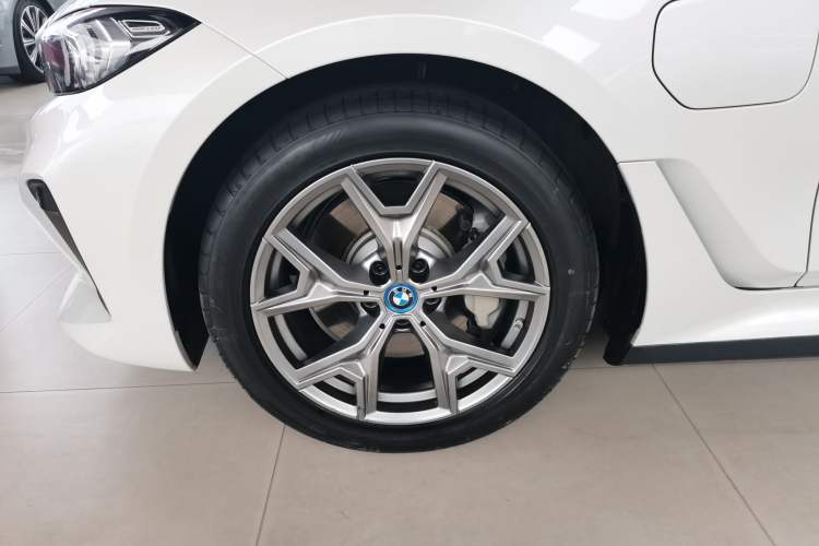 Used BMW i3 2024 eDrive 35 L Exterior 4