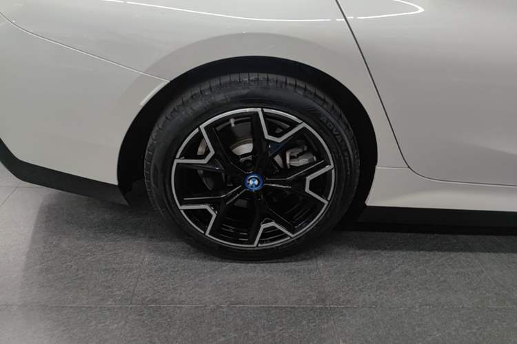 Used BMW i3 2024 eDrive 40 L Midnight Edition Exterior 5