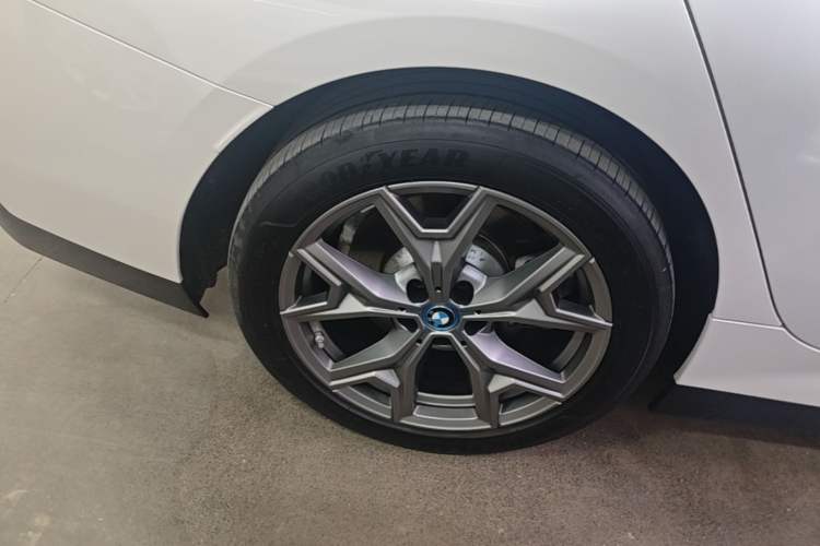 Used BMW i3 2024 eDrive 35 L Exterior 5
