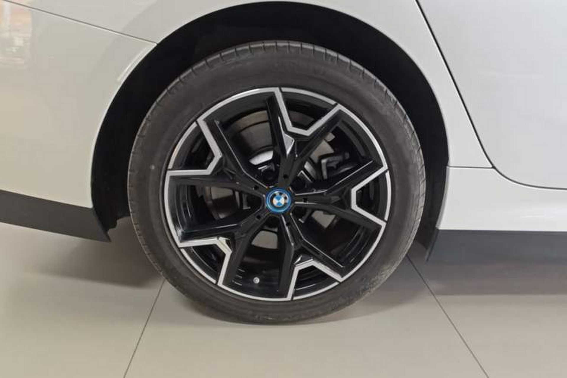 Used BMW i3 2024 eDrive 40 L Midnight Edition Exterior 5