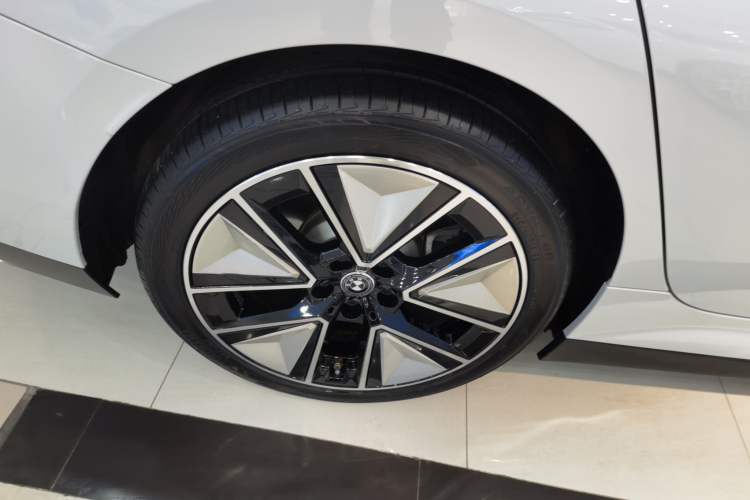 Used BMW i3 2024 eDrive 40 L Midnight Sports Package Exterior 5