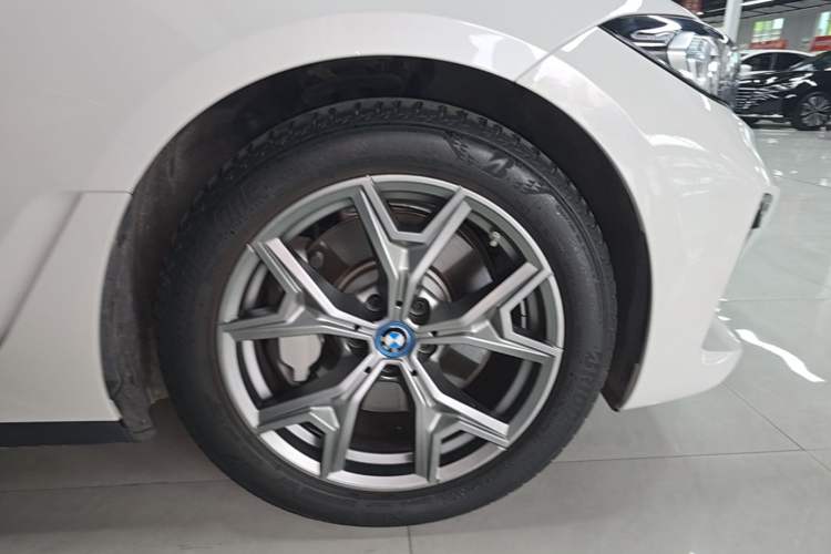 Used BMW i3 2024 eDrive 35 L Exterior 5