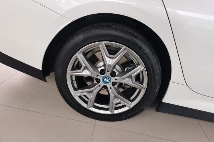 Used BMW i3 2024 eDrive 35 L Exterior 5