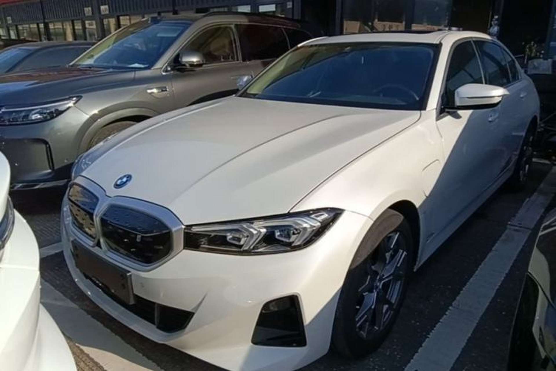 Used BMW i3 2024 eDrive 35 L Front Left 45 Deg