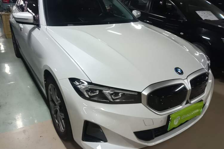 Used BMW i3 2024 eDrive 35 L Front Right 45 Deg