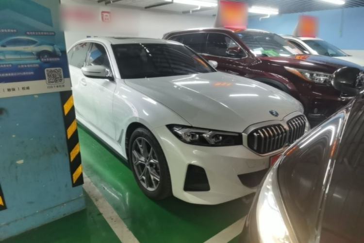 Used BMW i3 2024 eDrive 35 L Front Right 45 Deg