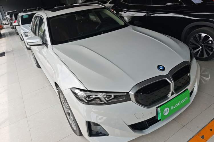 Used BMW i3 2024 eDrive 35 L Front Right 45 Deg