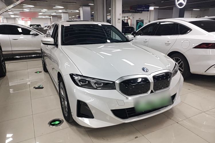 Used BMW i3 2024 eDrive 35 L Front Right 45 Deg