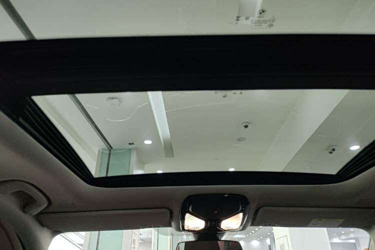 Used BMW i3 2024 eDrive 40 L Midnight Sports Package Headliner