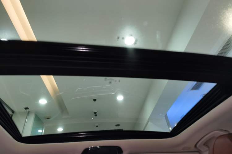 Used BMW i3 2024 eDrive 40 L Midnight Sports Package Headliner