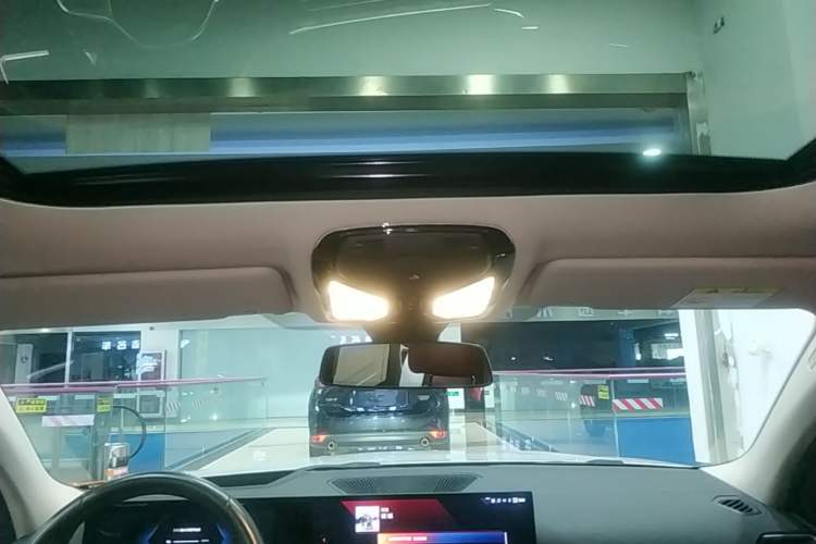 Used BMW i3 2024 eDrive 40 L Midnight Sports Package Headliner