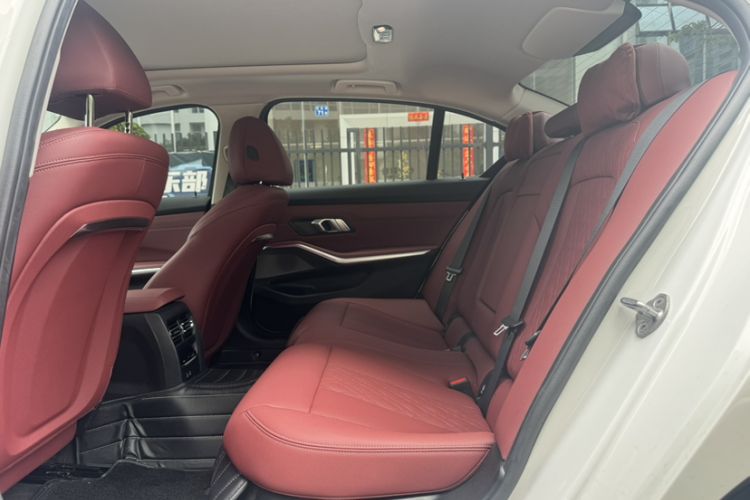Used BMW i3 2024 eDrive 40 L Midnight Edition Interior 1