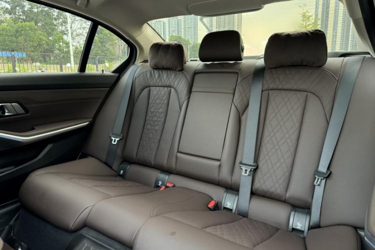 Used BMW i3 2024 eDrive 35 L Interior 1
