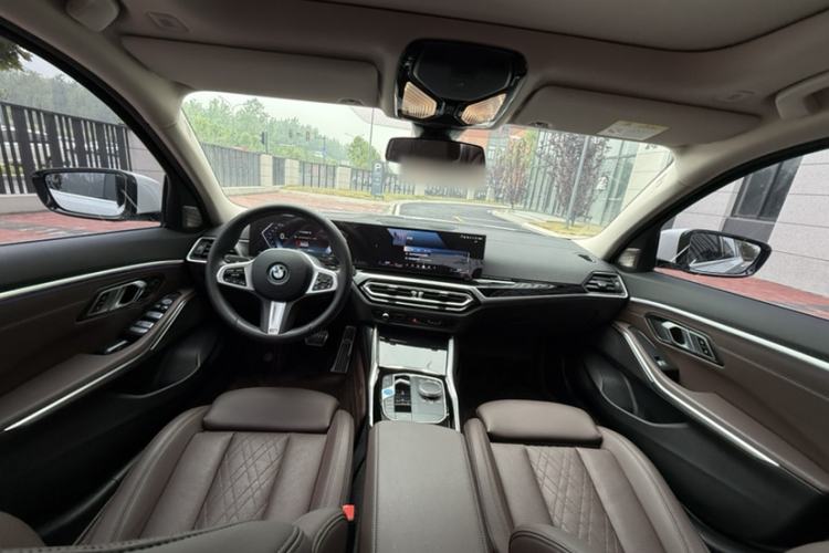 Used BMW i3 2024 eDrive 35 L Interior 1
