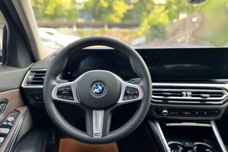 Used BMW i3 2024 eDrive 40 L Midnight Edition Interior 1