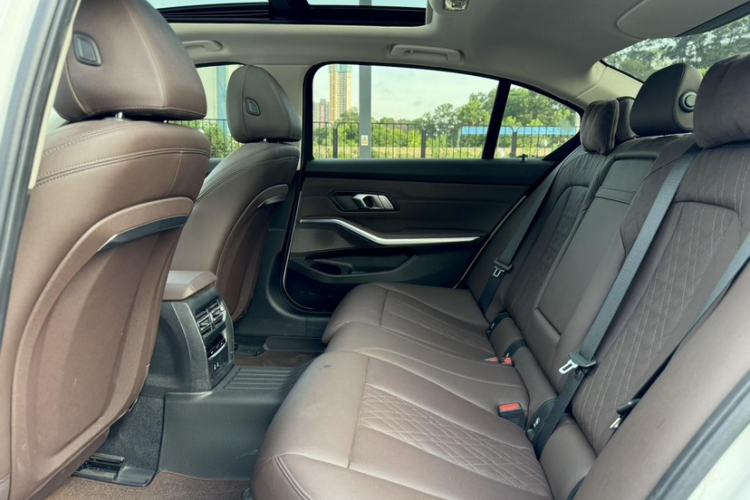 Used BMW i3 2024 eDrive 35 L Interior 10