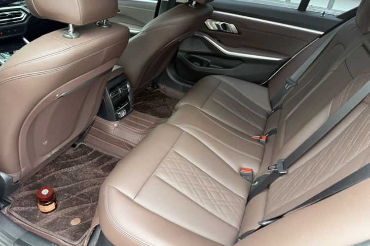 Used BMW i3 2024 eDrive 35 L Interior 10