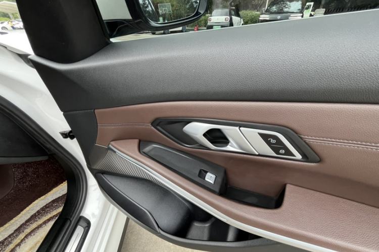 Used BMW i3 2024 eDrive 35 L Interior 10
