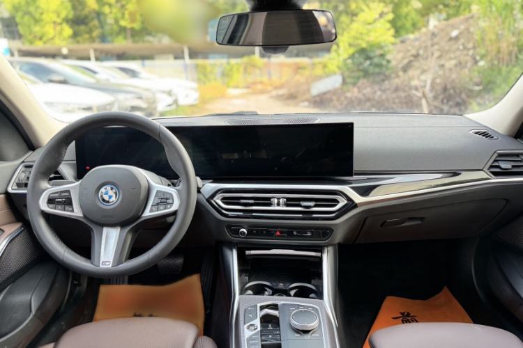 Used BMW i3 2024 eDrive 40 L Midnight Edition Interior 10