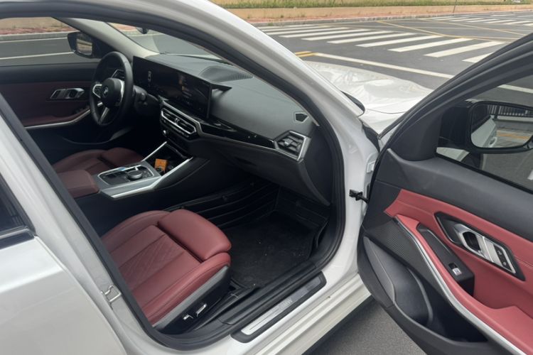 Used BMW i3 2024 eDrive 40 L Midnight Edition Interior 2