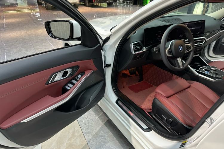 Used BMW i3 2024 eDrive 35 L Interior 2