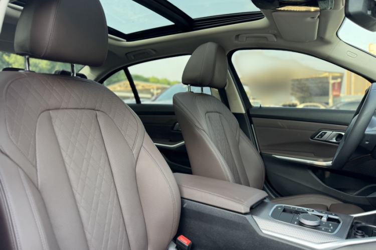Used BMW i3 2024 eDrive 40 L Midnight Edition Interior 2