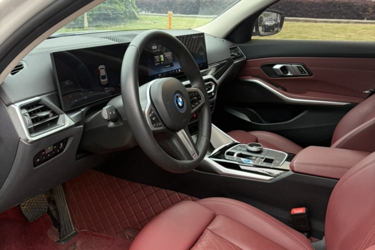 Used BMW i3 2024 eDrive 35 L Interior 2
