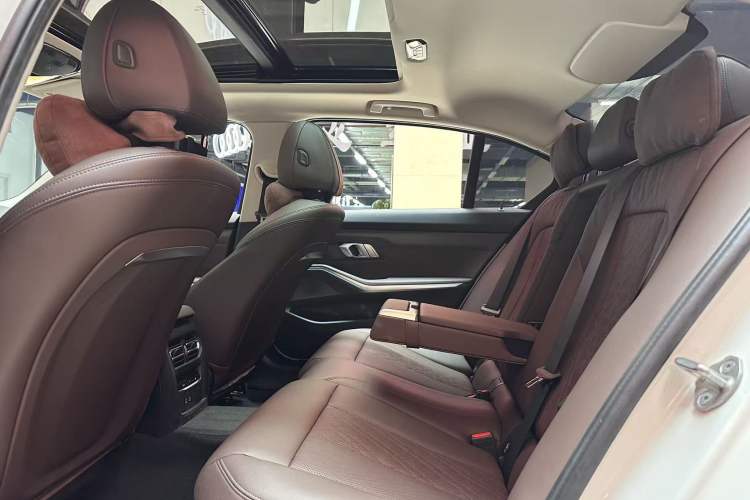 Used BMW i3 2024 eDrive 35 L Interior 3