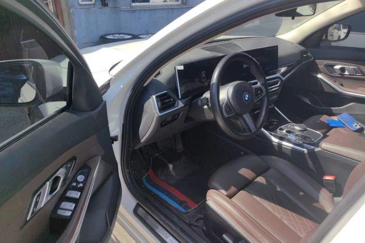 Used BMW i3 2024 eDrive 40 L Midnight Edition Interior 3