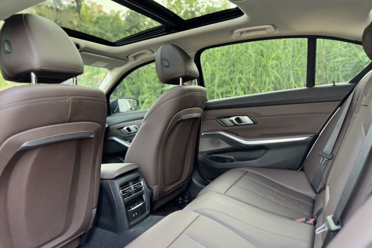 Used BMW i3 2024 eDrive 40 L Midnight Edition Interior 3