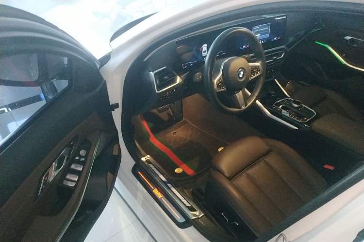 Used BMW i3 2024 eDrive 35 L Interior 3
