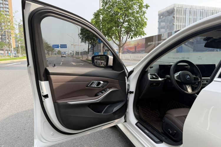 Used BMW i3 2024 eDrive 35 L Interior 3