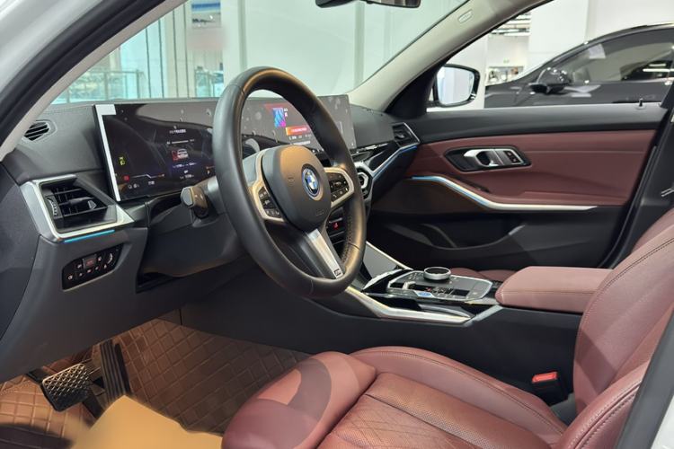 Used BMW i3 2024 eDrive 35 L Interior 3