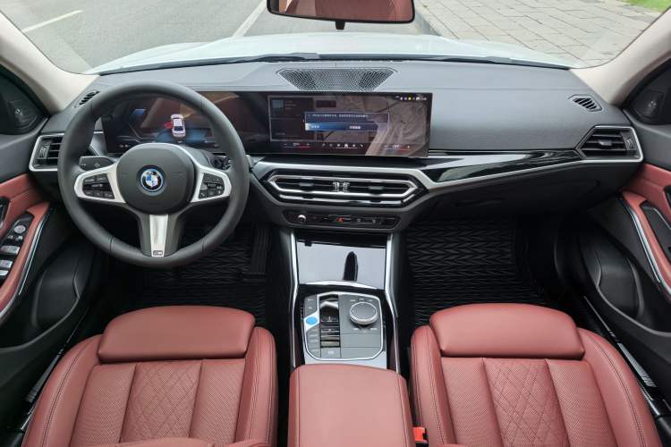 Used BMW i3 2024 eDrive 35 L Interior 4
