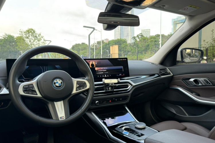 Used BMW i3 2024 eDrive 35 L Interior 4