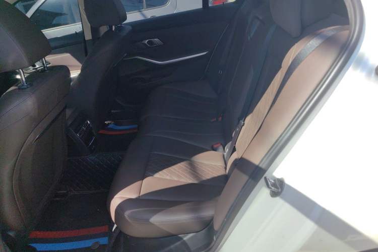 Used BMW i3 2024 eDrive 40 L Midnight Edition Interior 4