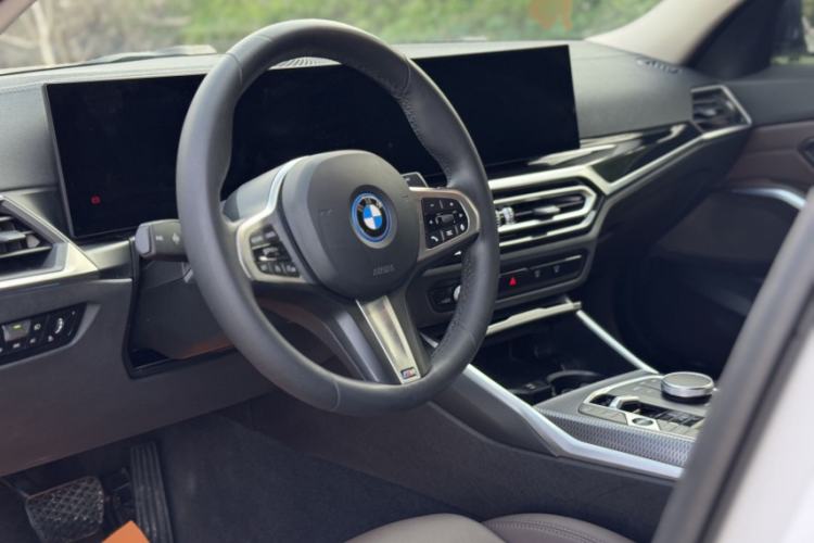 Used BMW i3 2024 eDrive 40 L Midnight Edition Interior 4