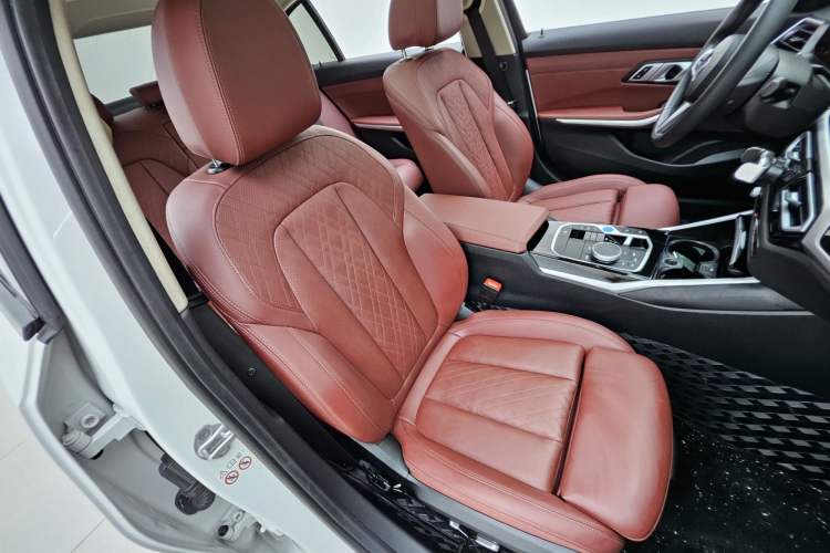 Used BMW i3 2024 eDrive 35 L Interior 4