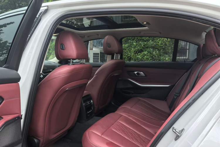 Used BMW i3 2024 eDrive 35 L Interior 4