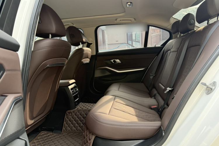 Used BMW i3 2024 eDrive 35 L Interior 4