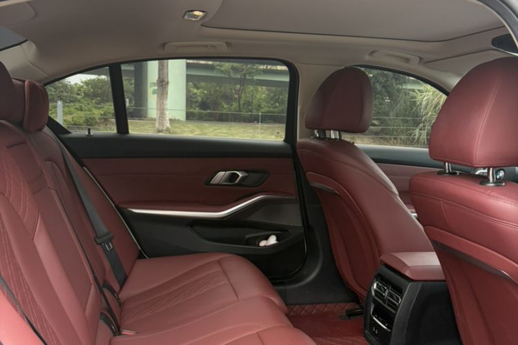 Used BMW i3 2024 eDrive 35 L Interior 4