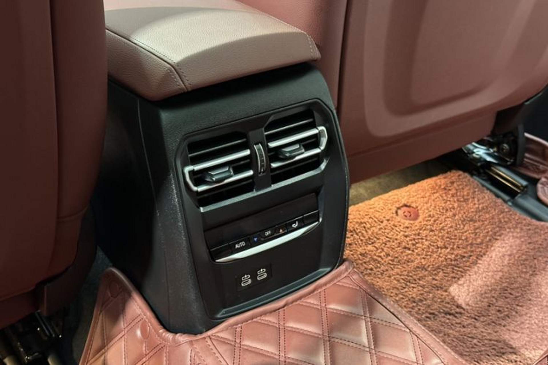 Used BMW i3 2024 eDrive 35 L Interior 4