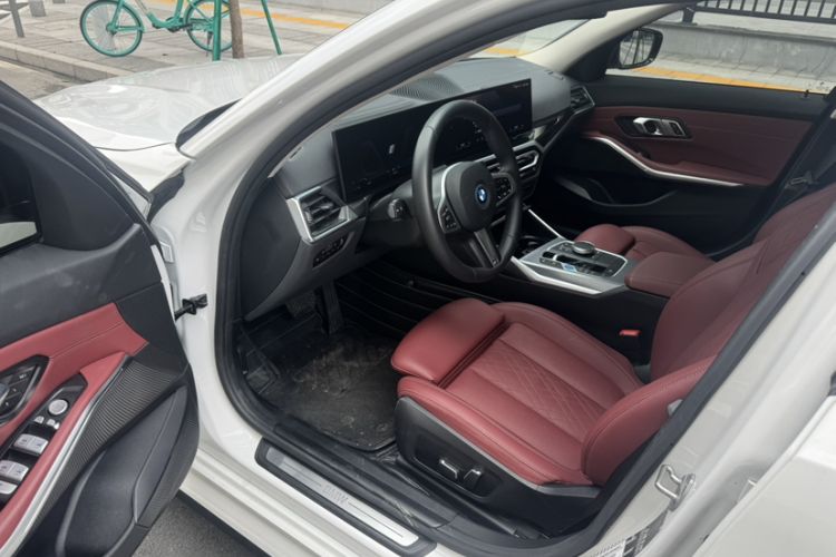 Used BMW i3 2024 eDrive 40 L Midnight Edition Interior 5