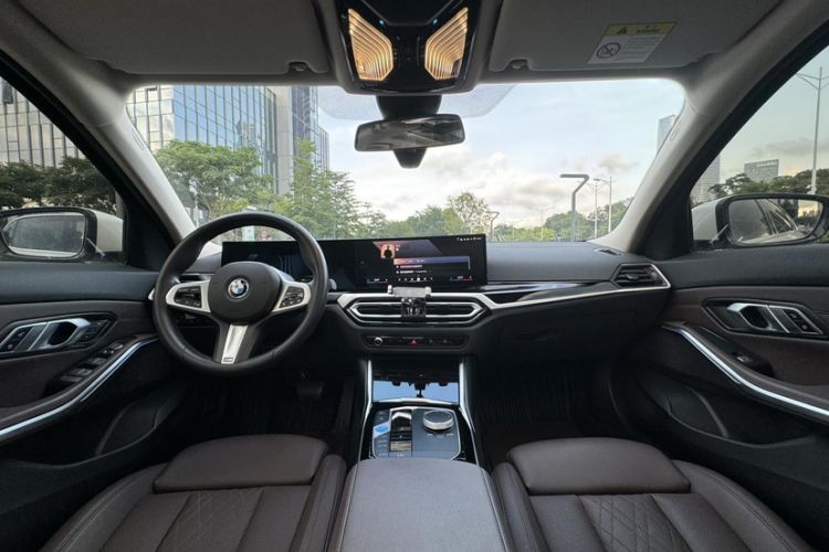 Used BMW i3 2024 eDrive 35 L Interior 5