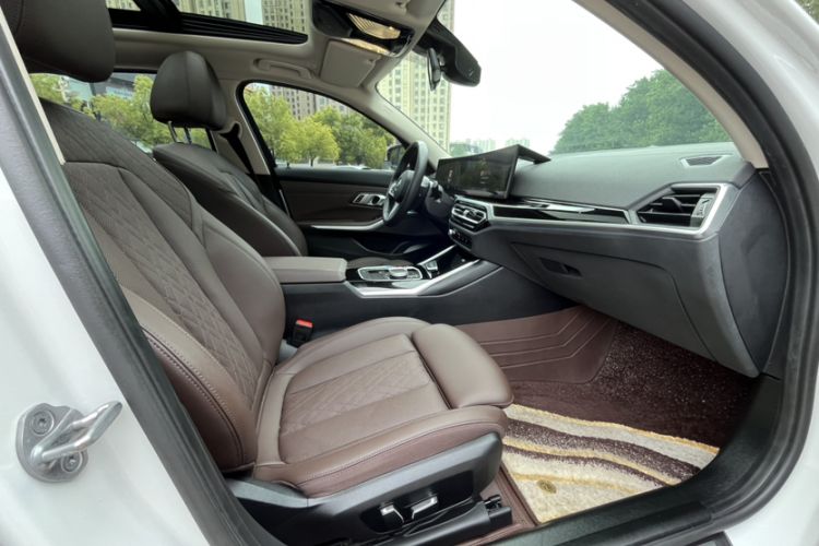 Used BMW i3 2024 eDrive 35 L Interior 5