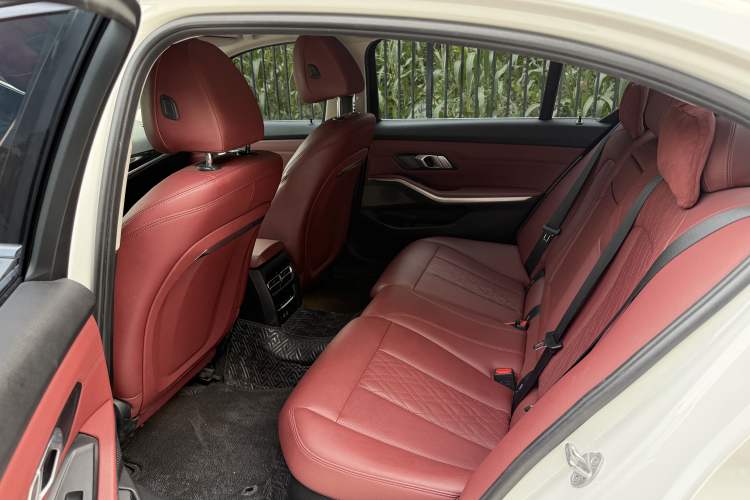 Used BMW i3 2024 eDrive 35 L Interior 5