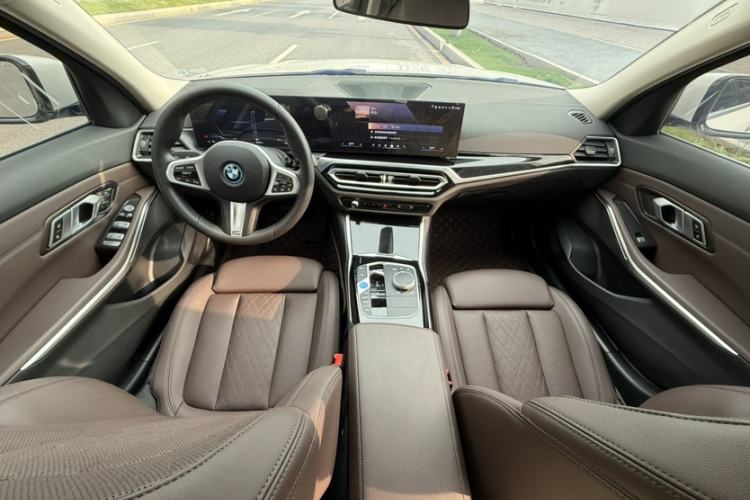 Used BMW i3 2024 eDrive 35 L Interior 5