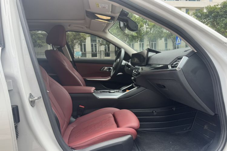 Used BMW i3 2024 eDrive 40 L Midnight Edition Interior 6